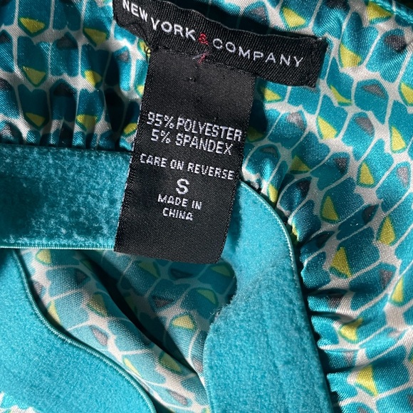 New York & Company Blouse 
Size Small - Picture 3 of 6